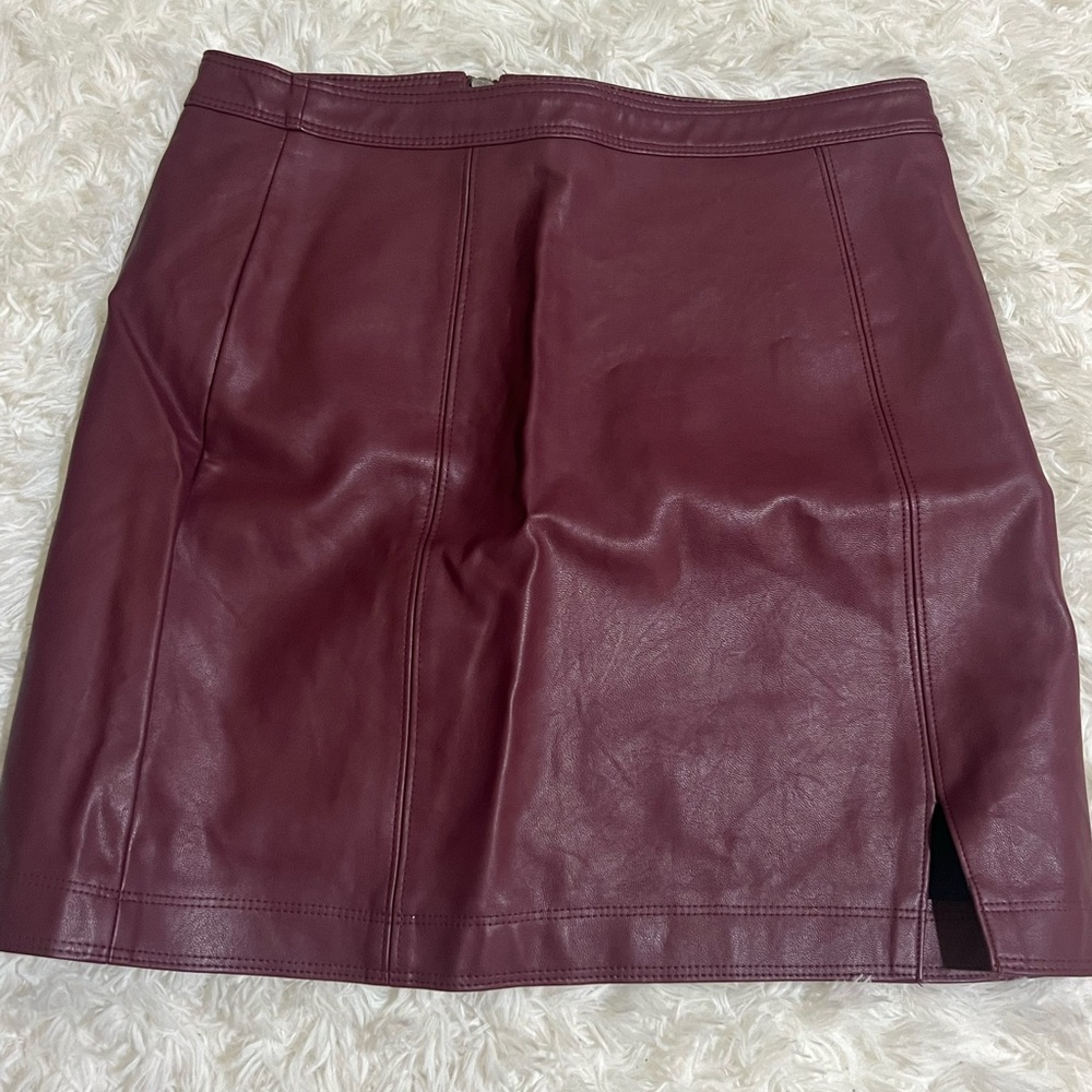 Elegant Burgundy Leather Skirt